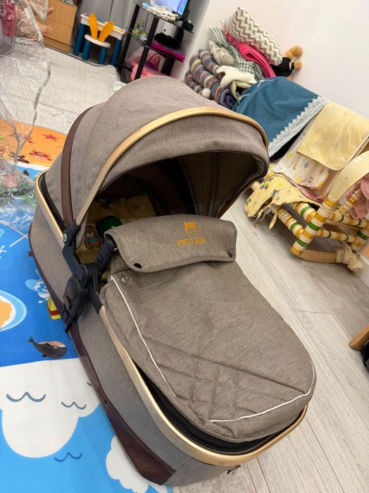 Коляска для малышей