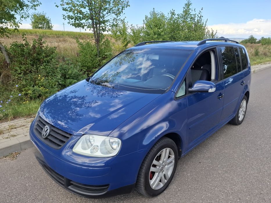 Vând Volkswagen Touran, an fabricație 2005