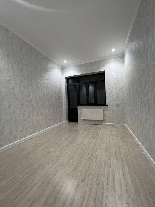 Toshkent viloyati Nurafshon shaxri markazida 2.75 sotixli 5 xonali uy