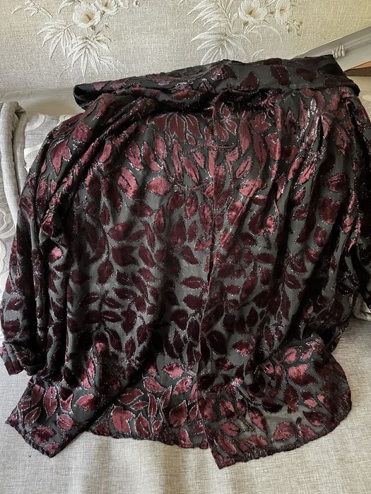 Красивая одежда на женщину, распродажа