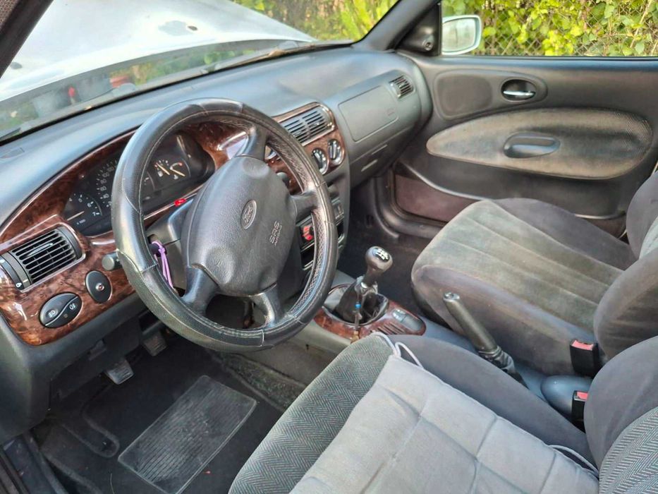 Ford Escort 1.8 (105 к.с) бензин