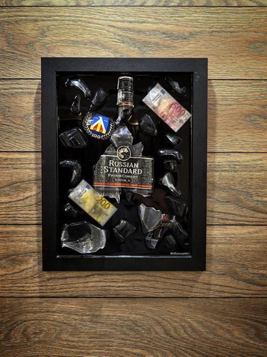 Ръчно изработени картини, заляти с епоксидна смола.