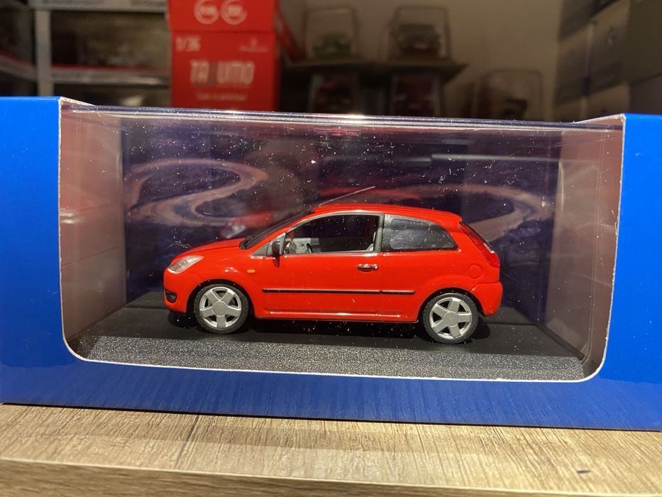 FORD FIESTA MK V 5 Portes 2001 Noir MINICHAMPS 1:43
