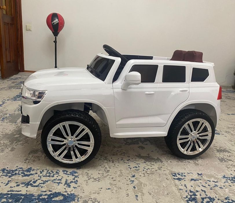 Продам электомашину тойота для детей