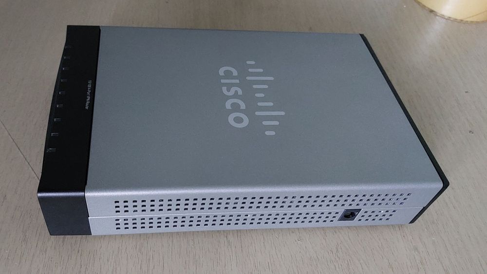 Жичен рутер Cisco Small Business RV042 Dual WAN VPN