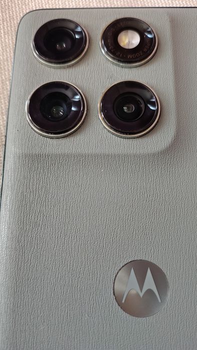 Motorola Edge 60 Pro 8/256GB – гаранция до 12.11.2026, пълен комплект