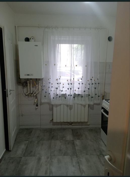 Inchiriez apartament
