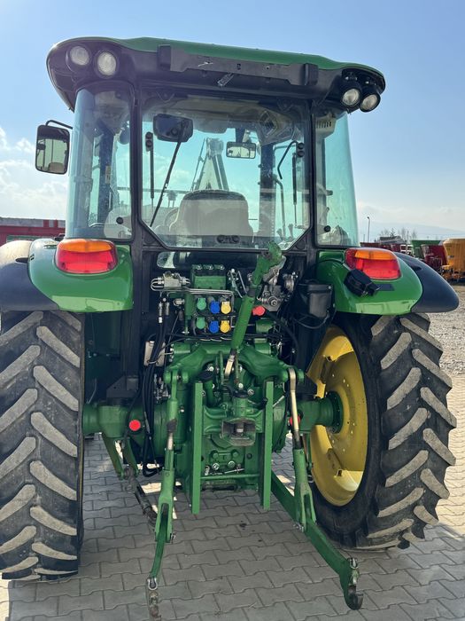 Tractor John Deere 5085M cu  incărcător frontal