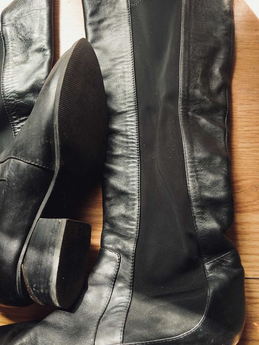 Елегантни дамски кожени ботуши