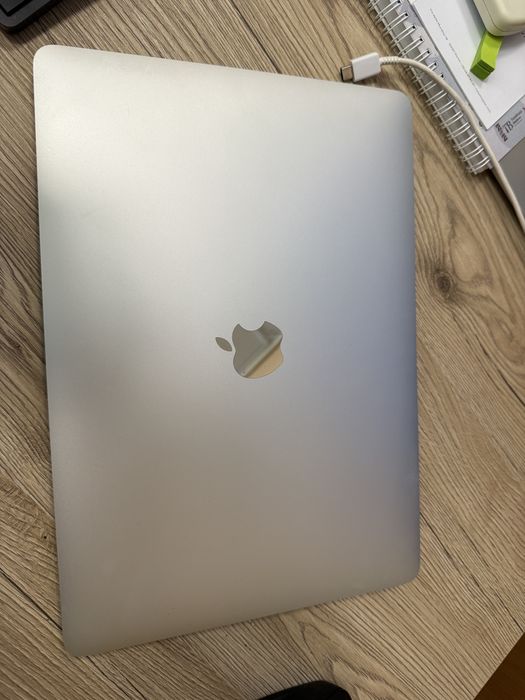 MacBook Air 13” 2020 – Intel i3 / 8GB RAM / SSD 256GB / Retina