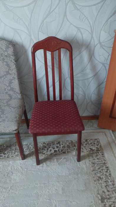 Продам стол и стулья 5 шт