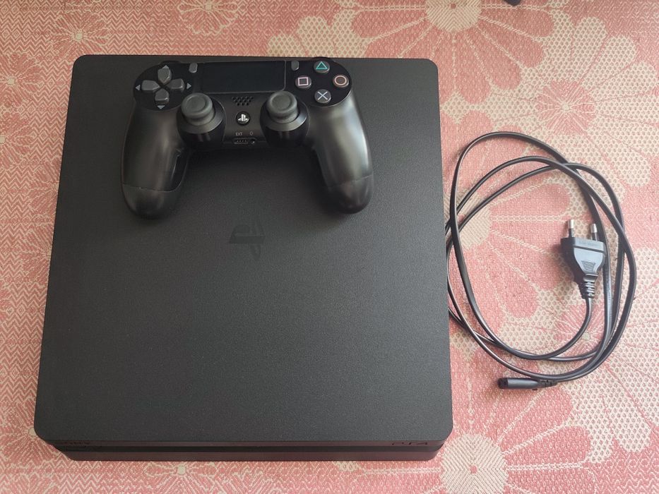 Продам PS4 slim 1Tb