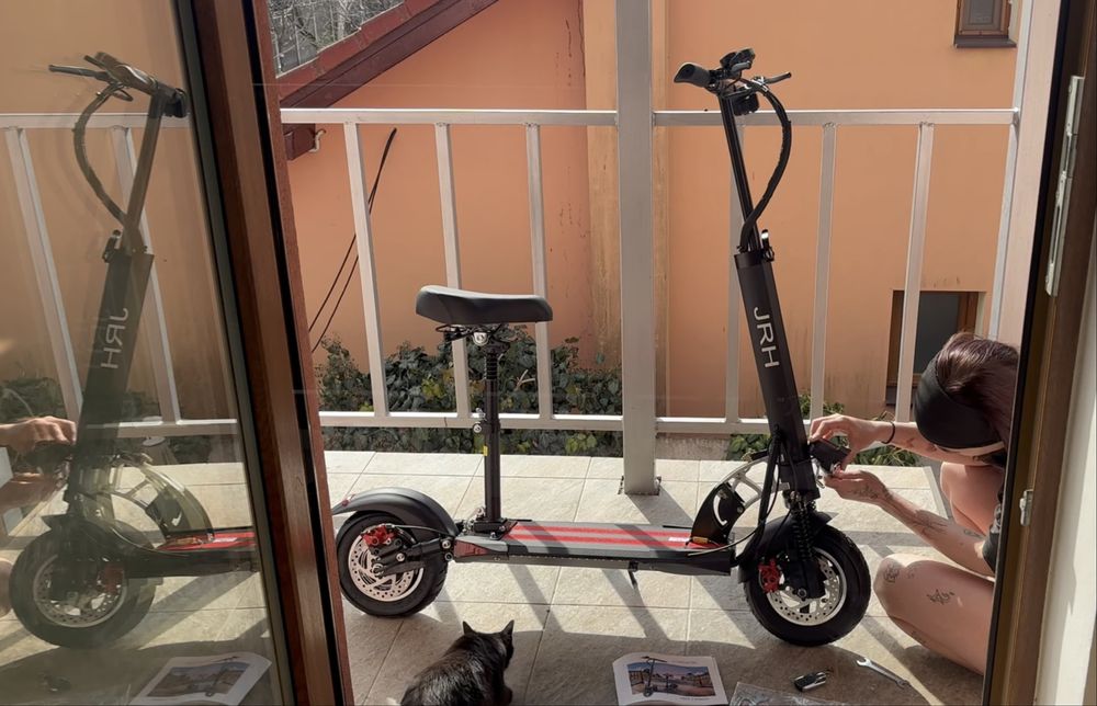 Trotinetă electrică T13 pliabilǎ– 50 km/h, autonomie 40 km,  LED RGB