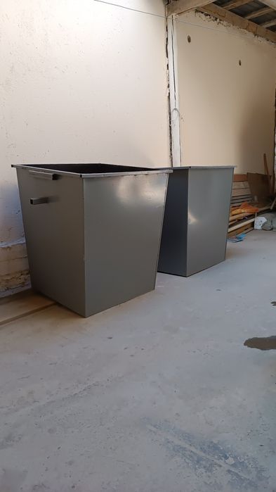 Мусорный бак контейнер