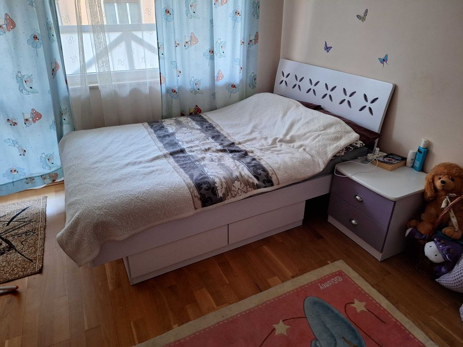 Легло за детска стая с матрак и нощно шкафче