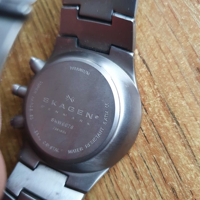 Титанов часовник SKAGEN - със страхотен дизайн и нова батерия