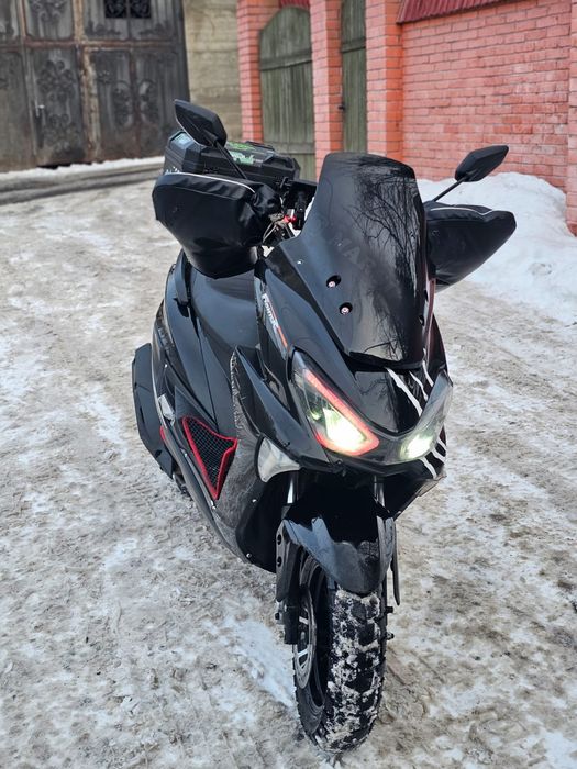 Макси Li Ya 2024