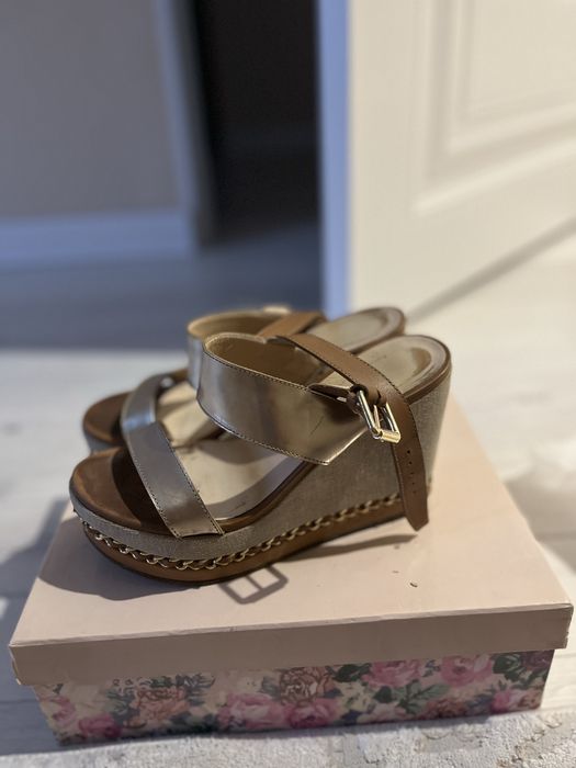 Обувь в хорошем состояние