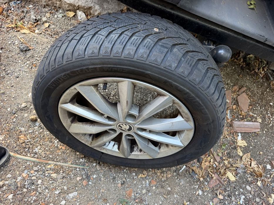 Skoda Octavia оригинални джанти 16 с гуми 205 55 16 зимни