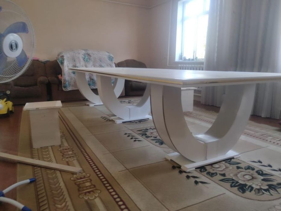 Стол для зала новый