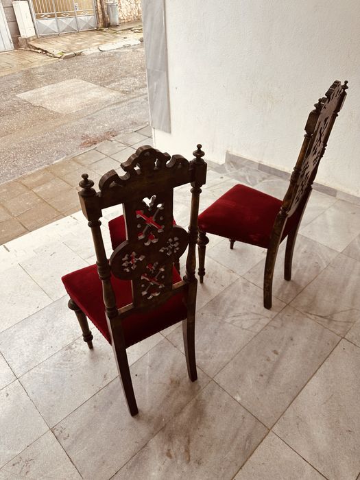 Антикварни столове с табуретка – масив, ръчна резба, XIX–XX в.