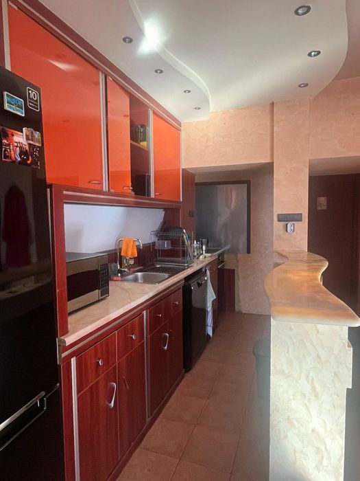 Дава се под наем Тристаен апартамент в София, Изток - 87 кв.м за 650 € - Снимка #2