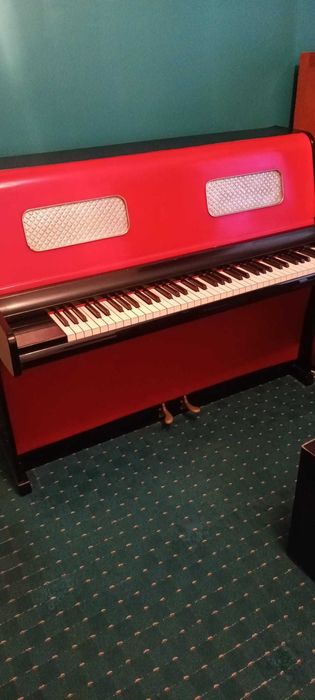 Pianina rosie unicat.