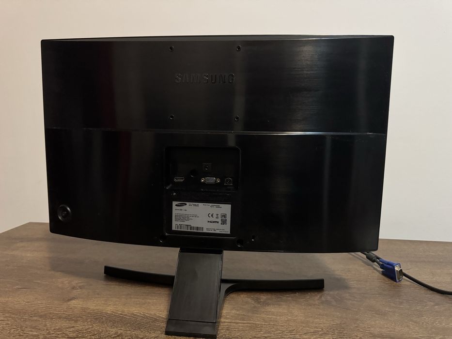 Monitor Samsung curbat 24”, Full HD, 60Hz, LS24E500CS/EN