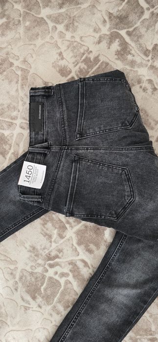 Различни модели дънки с висока талия