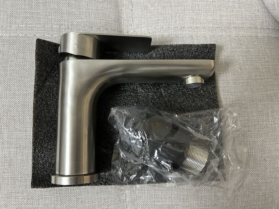 Продам смеситель для раковины в ванную