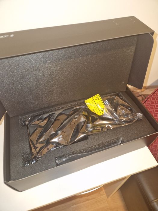 Vând Placă video 5070 ti