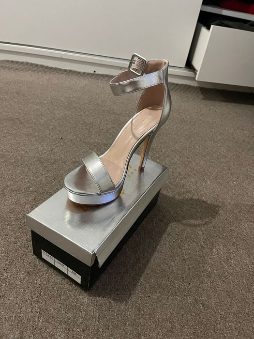 Sandale dama cu platforma Nr 36 preț 100 ron