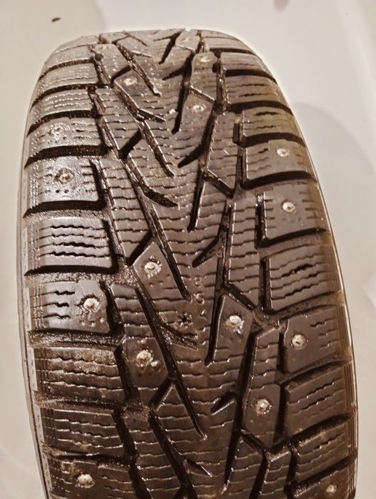 Продам шины зимние на 14
