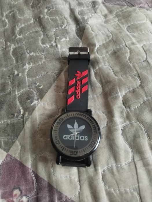Часы Adidas в продаже