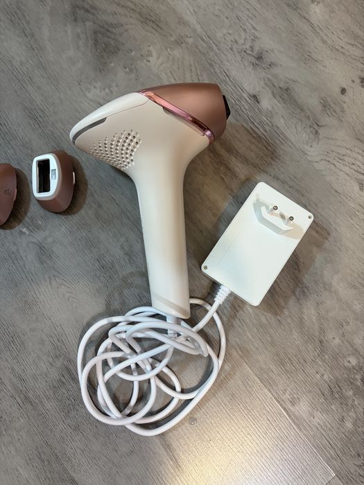 Epilator IPL Philips Lumea Seria 9900 BRI977/00
