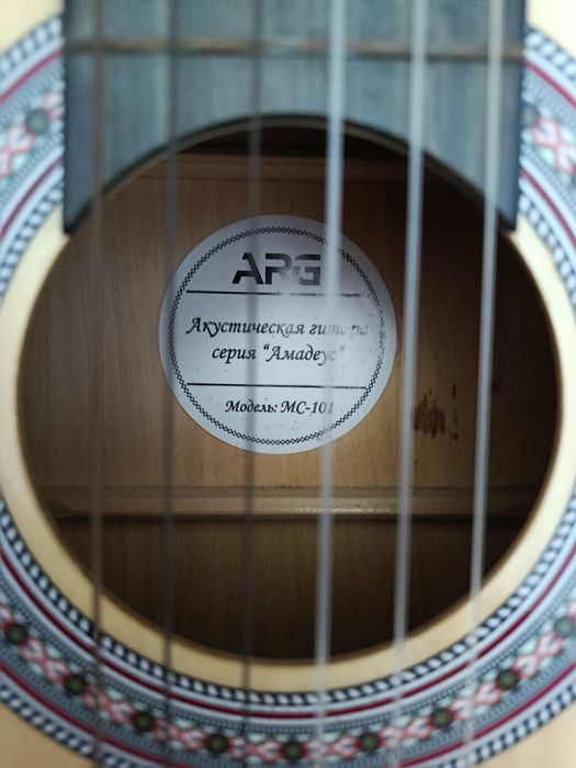 Продам гитару акустическая