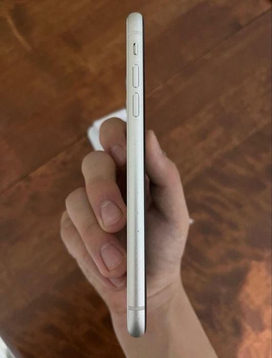 обменяю Айфон 11 64gb