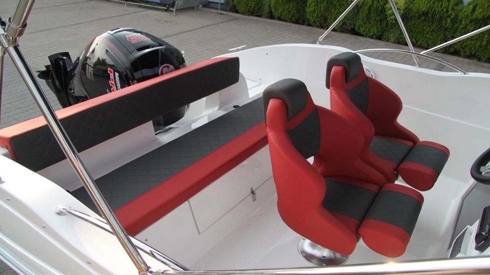 Моторна лодка Oki Barracuda 545