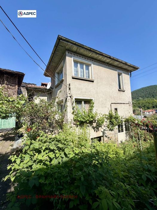 Къща в Ловеч, област-с.Калейца площ 82 цена 47000