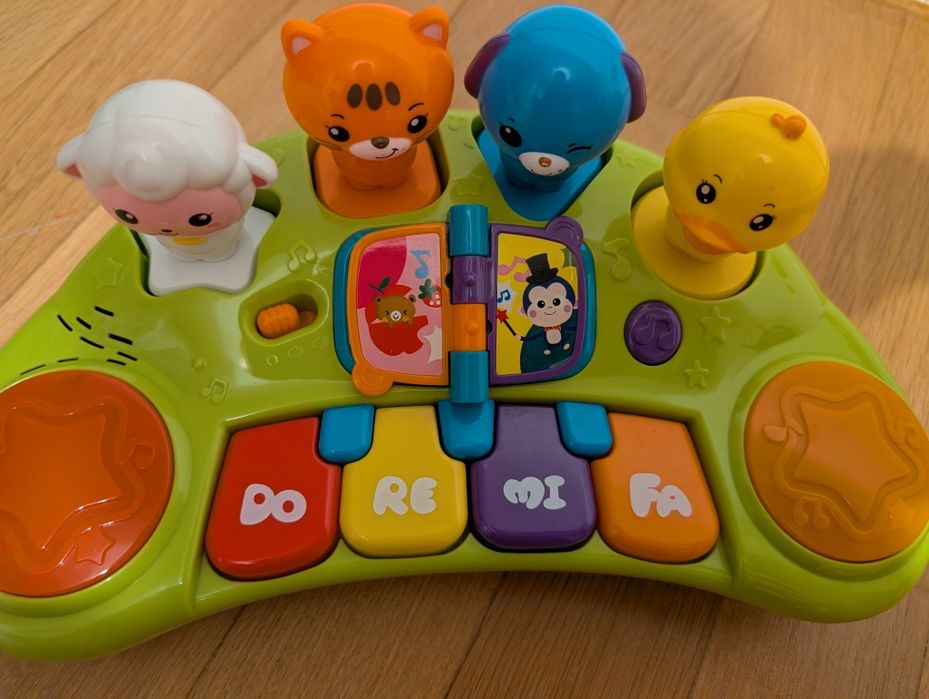 Jucarie muzicala cu mini pian si figurine