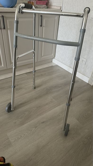 Продаются ходунки в отличном состояний