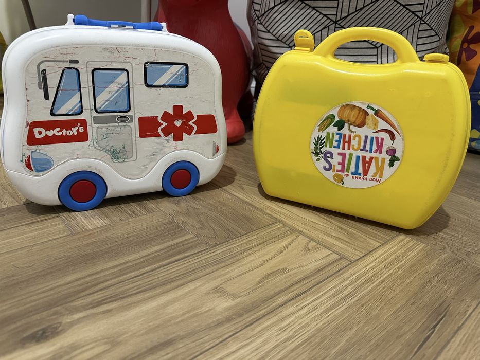 Игрушки для мальчиков и девочке