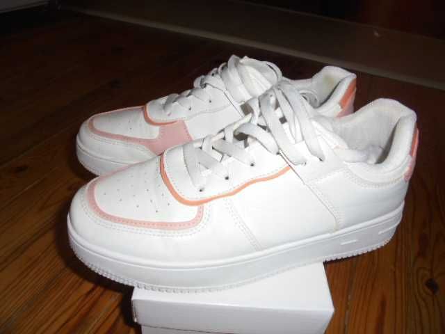 Бели кецове-номер 40