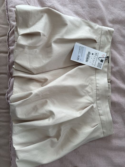Zara пола бежово