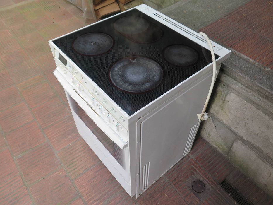 BOSCH,готварска печка с керамичен плот- 60см