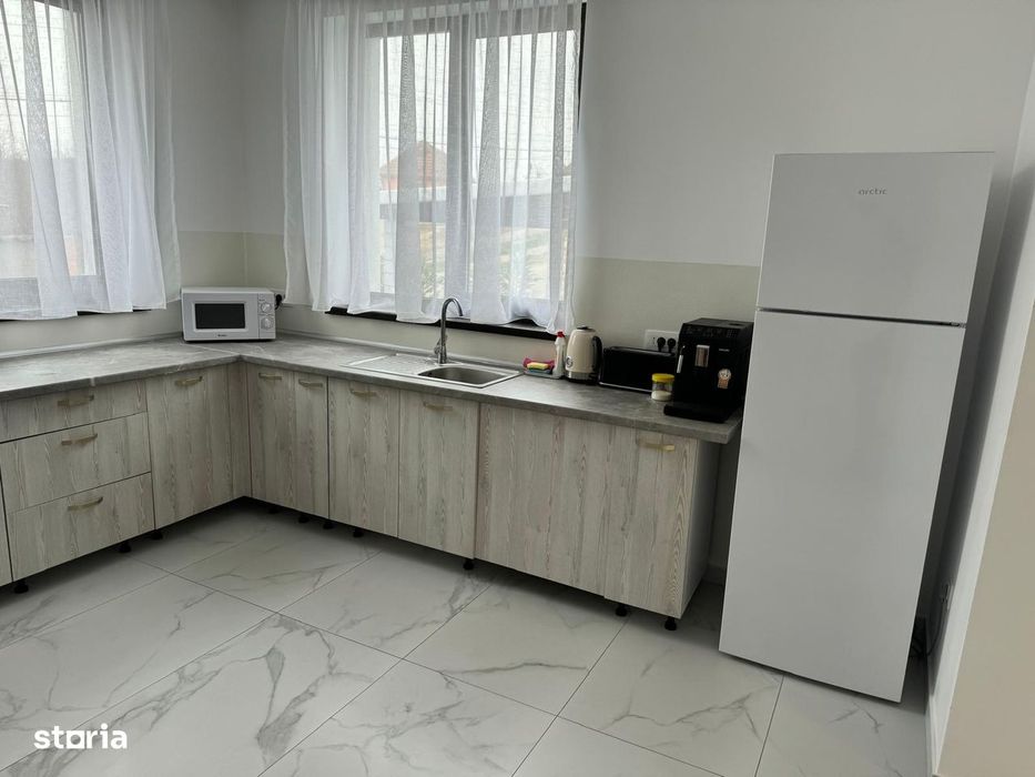 Casa semideckată cu 9 camere, în oraș