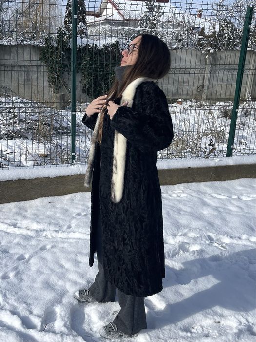 Blana naturala de Astrahan Swakara cu guler de vizon imperial