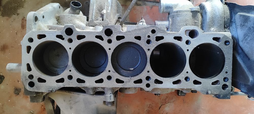 Блок цилиндров Ауди 100 с3 2.3