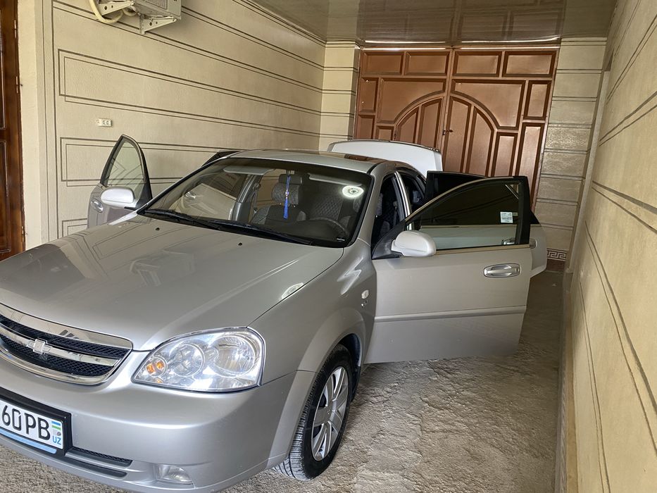 Продаю Lacetti состояние хорошее все вопросов по телефону