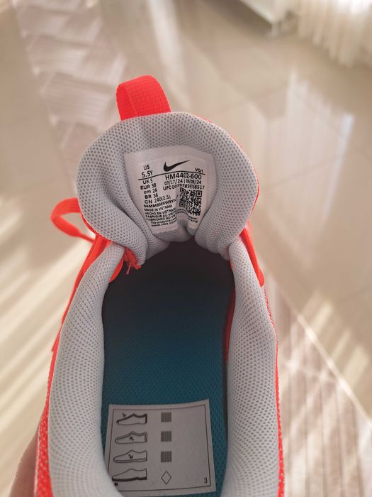 Чисто нови маратонки Nike